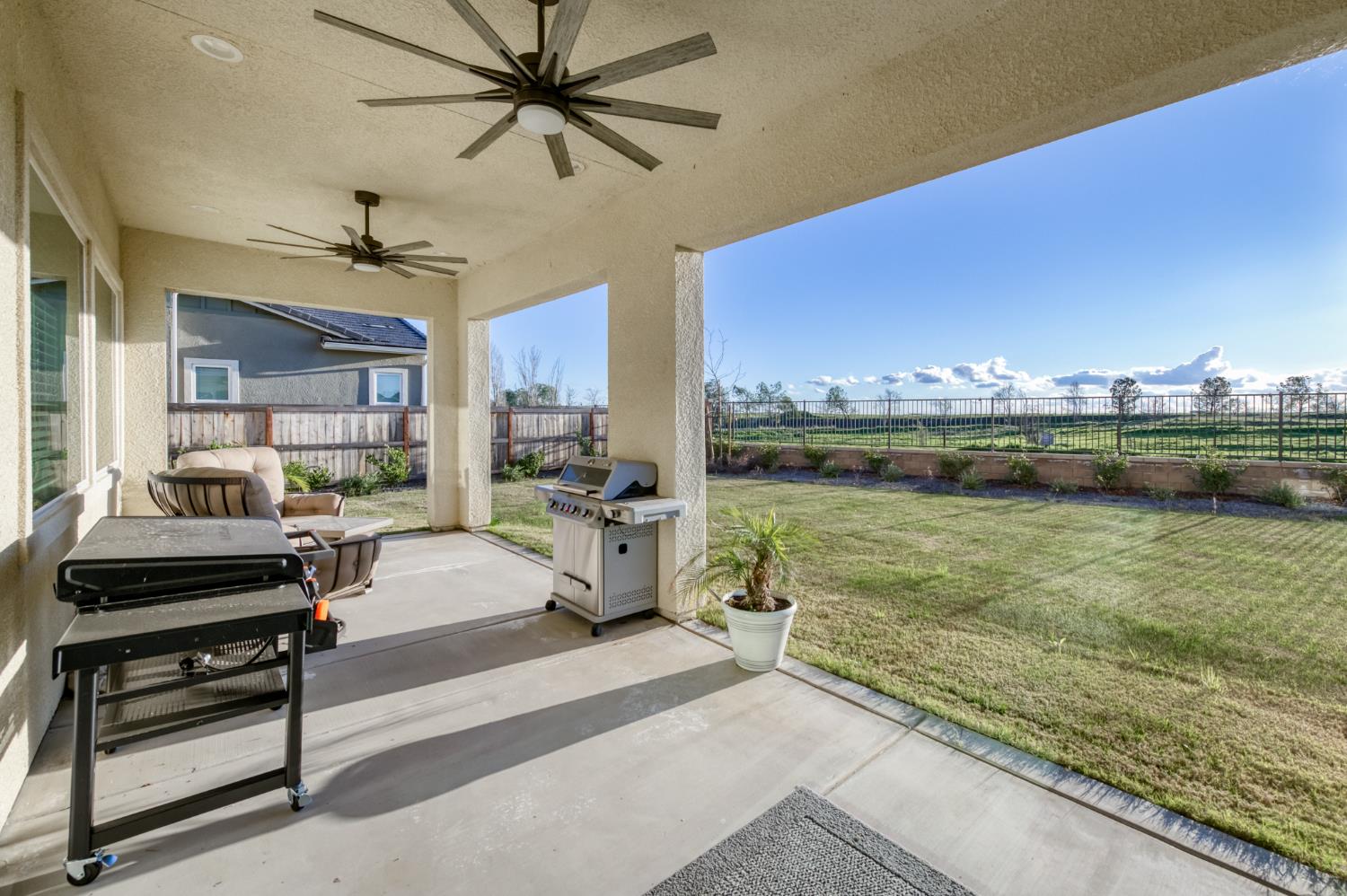 1042 Beaver Pond Loop, Madera, CA 93636