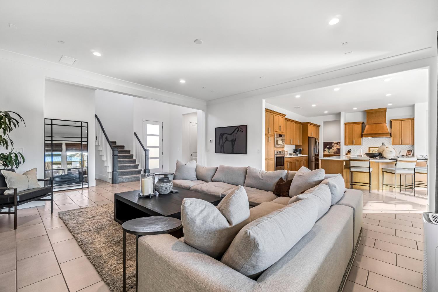 1048 Treasure Hills Dr, Madera, CA 93636