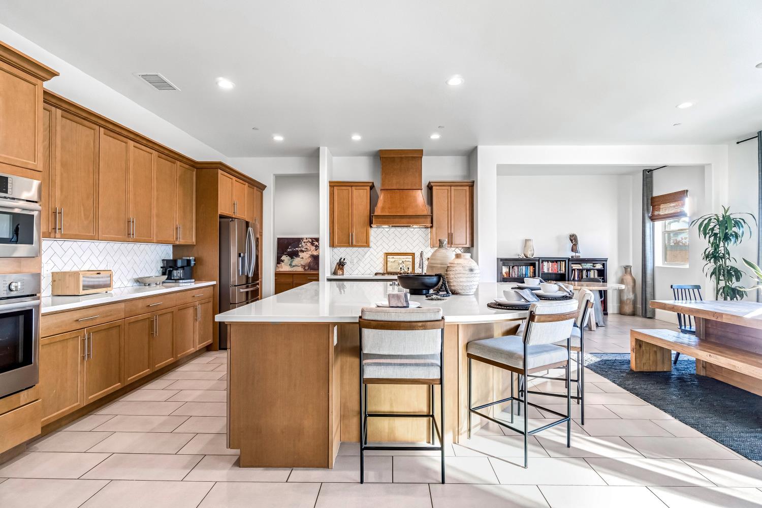 1048 Treasure Hills Dr, Madera, CA 93636