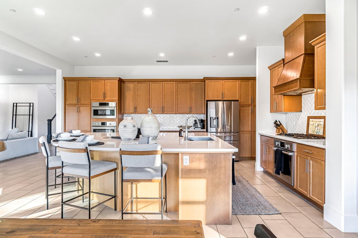 1048 Treasure Hills Dr, Madera, CA 93636