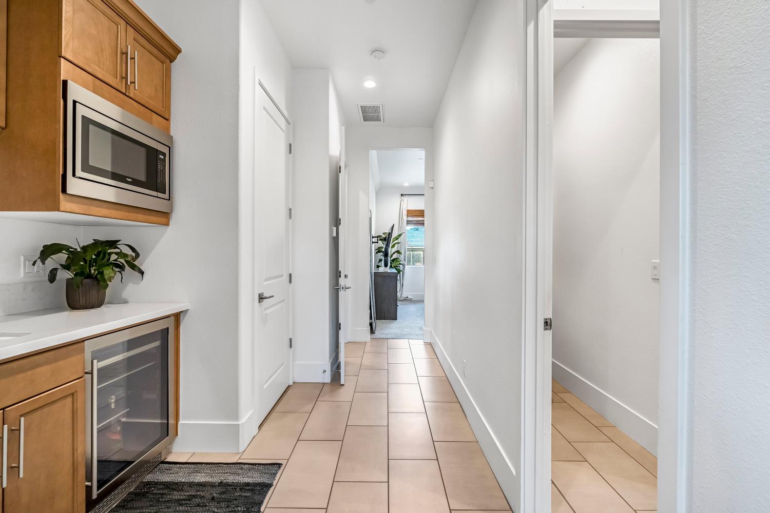 1048 Treasure Hills Dr, Madera, CA 93636