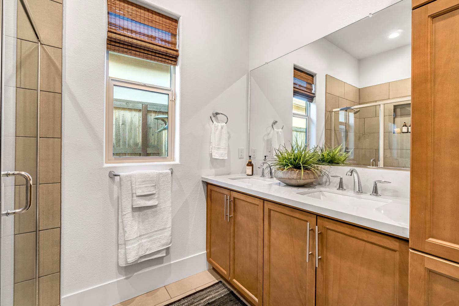 1048 Treasure Hills Dr, Madera, CA 93636