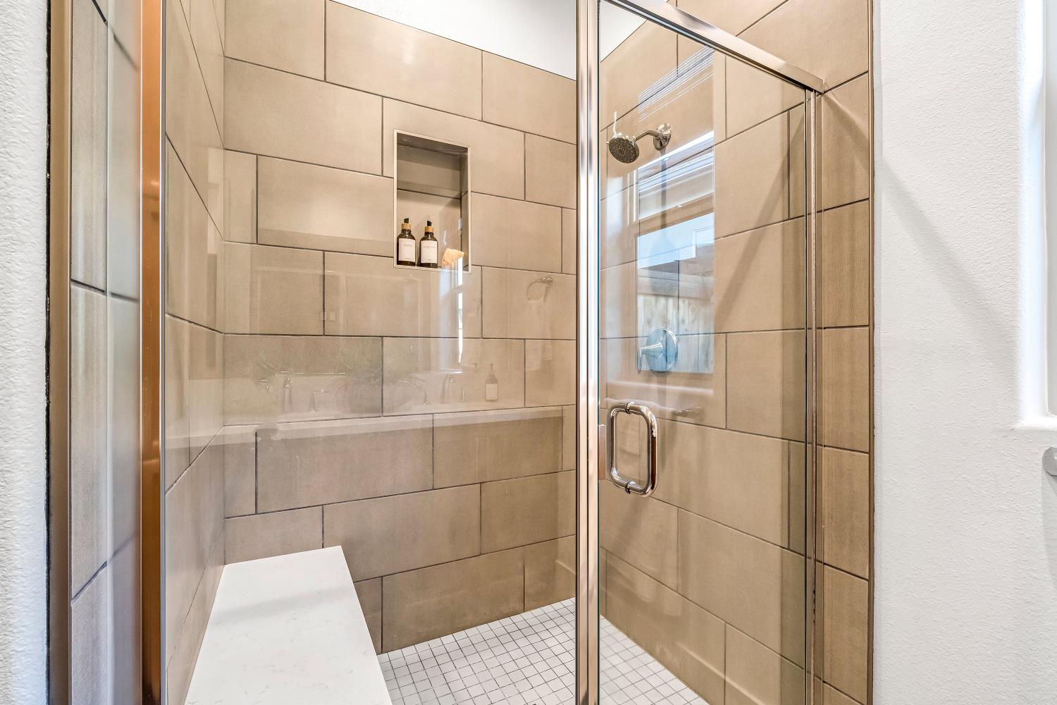 1048 Treasure Hills Dr, Madera, CA 93636