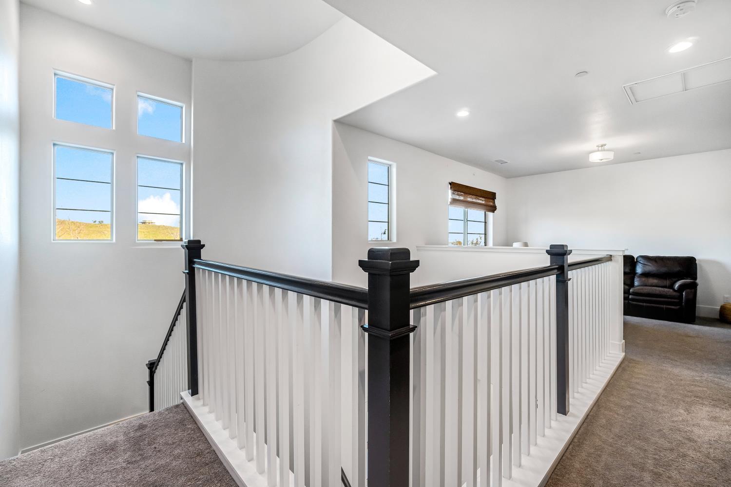 1048 Treasure Hills Dr, Madera, CA 93636