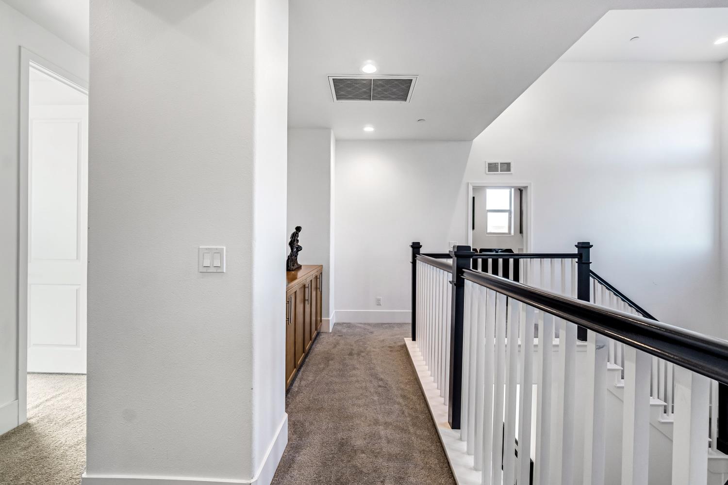 1048 Treasure Hills Dr, Madera, CA 93636