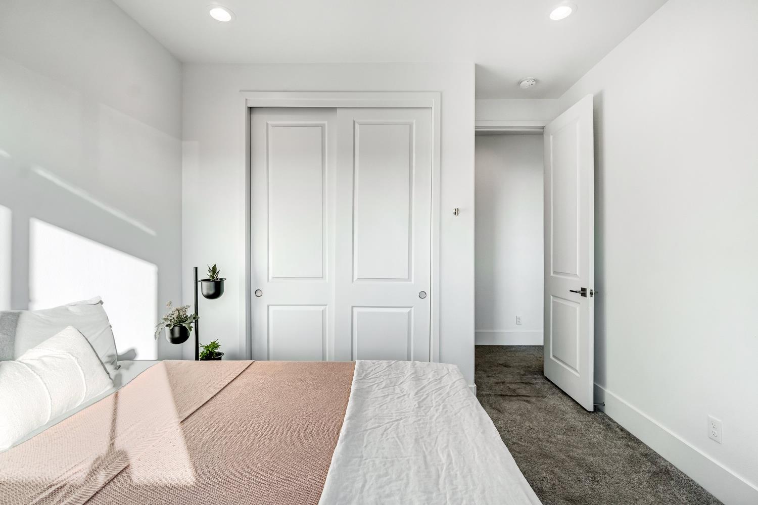 1048 Treasure Hills Dr, Madera, CA 93636