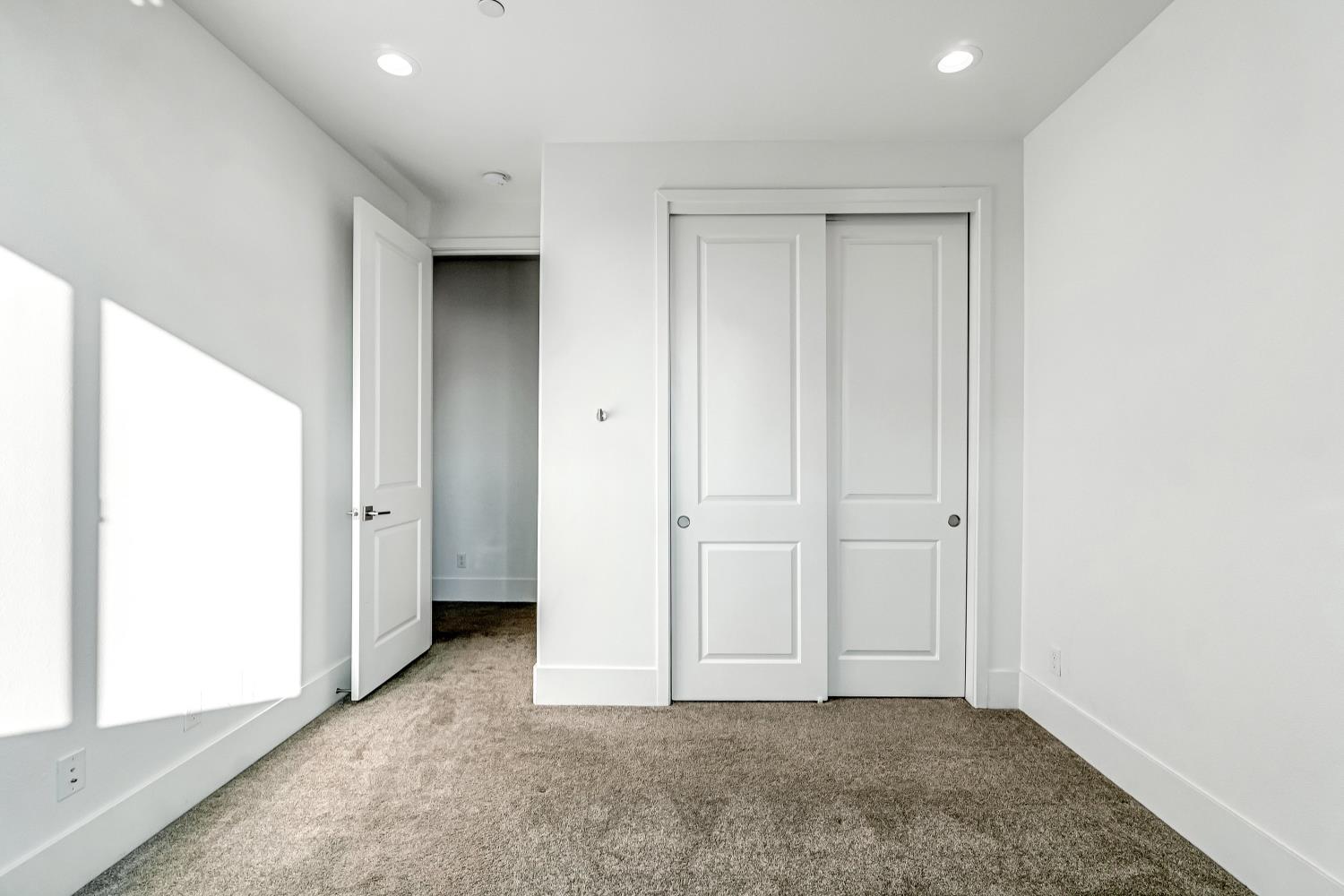 1048 Treasure Hills Dr, Madera, CA 93636