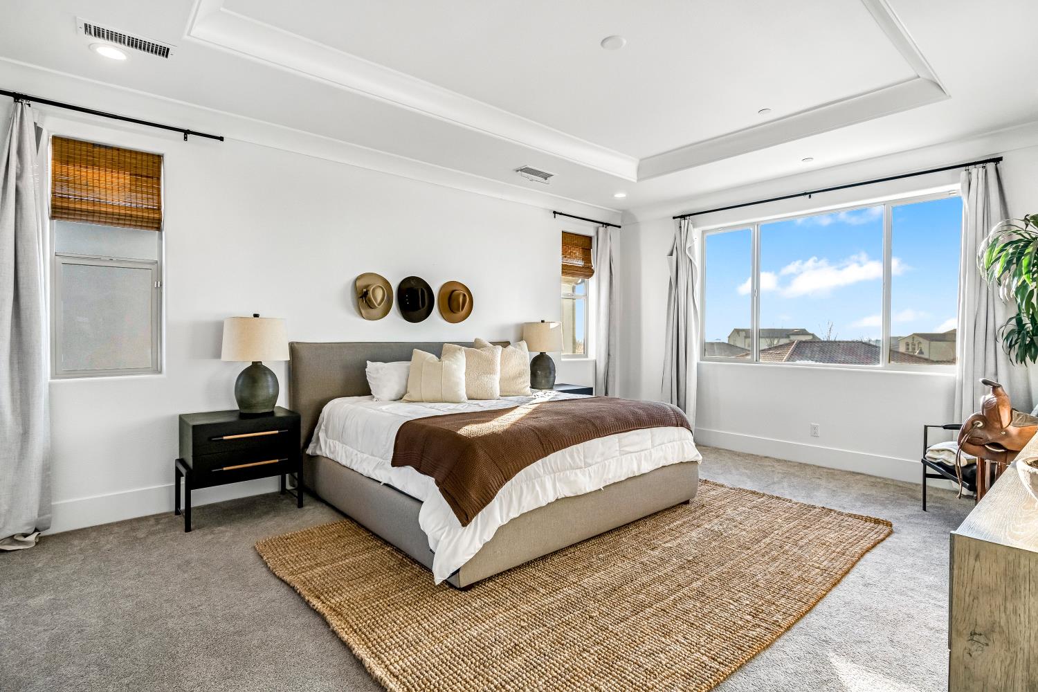 1048 Treasure Hills Dr, Madera, CA 93636