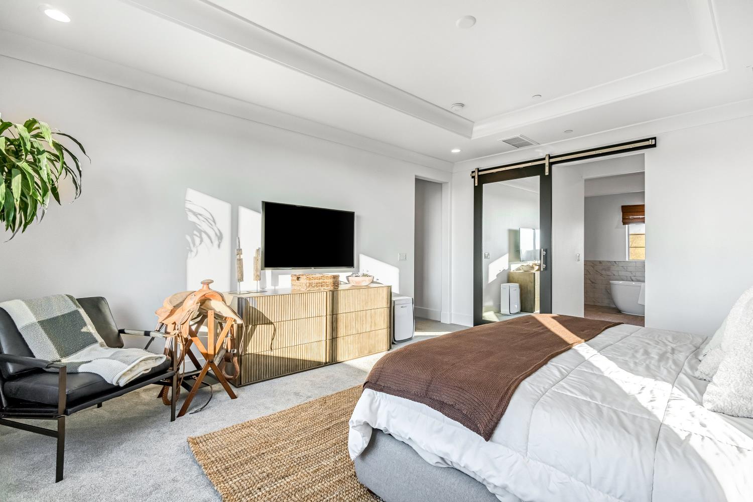 1048 Treasure Hills Dr, Madera, CA 93636