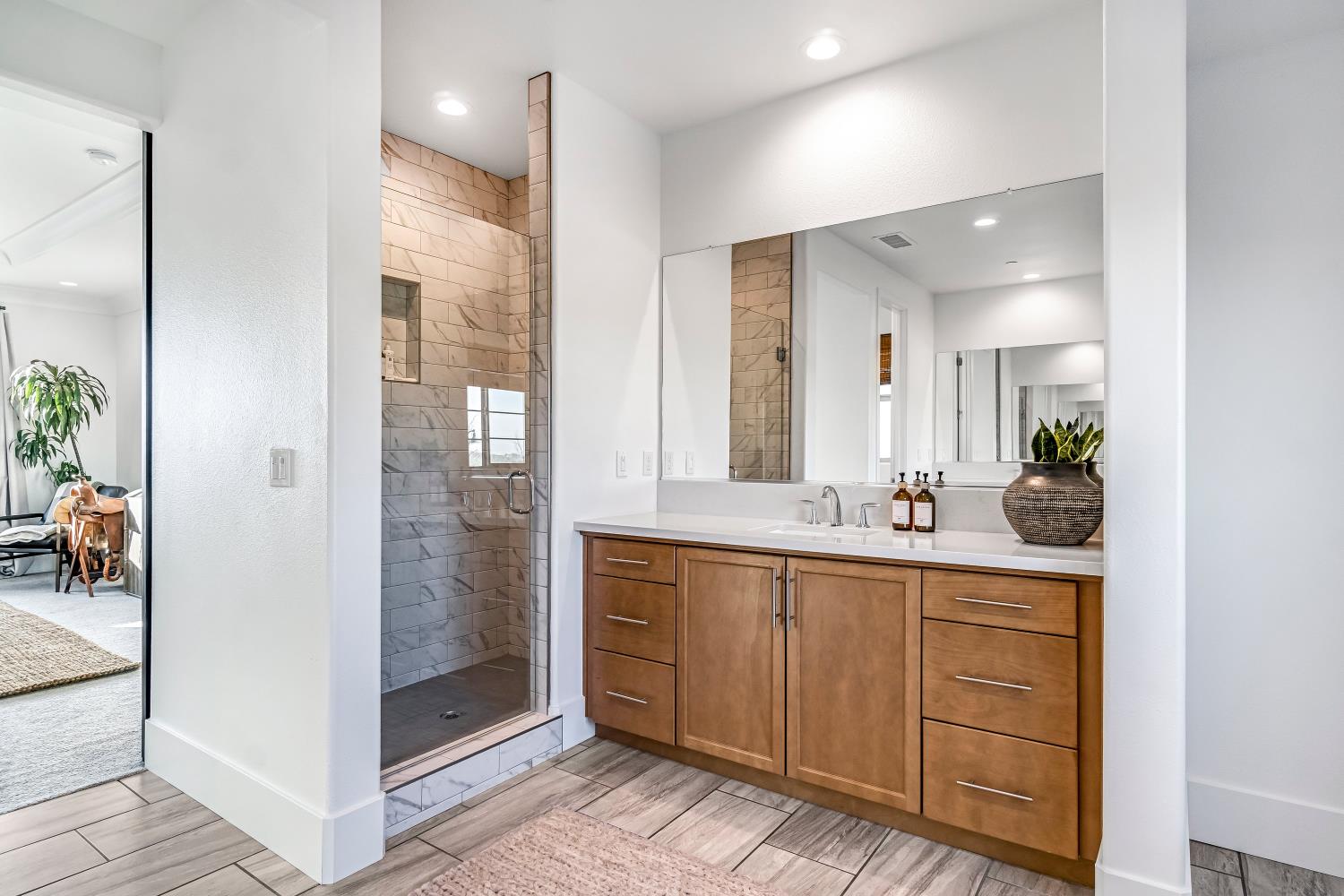 1048 Treasure Hills Dr, Madera, CA 93636