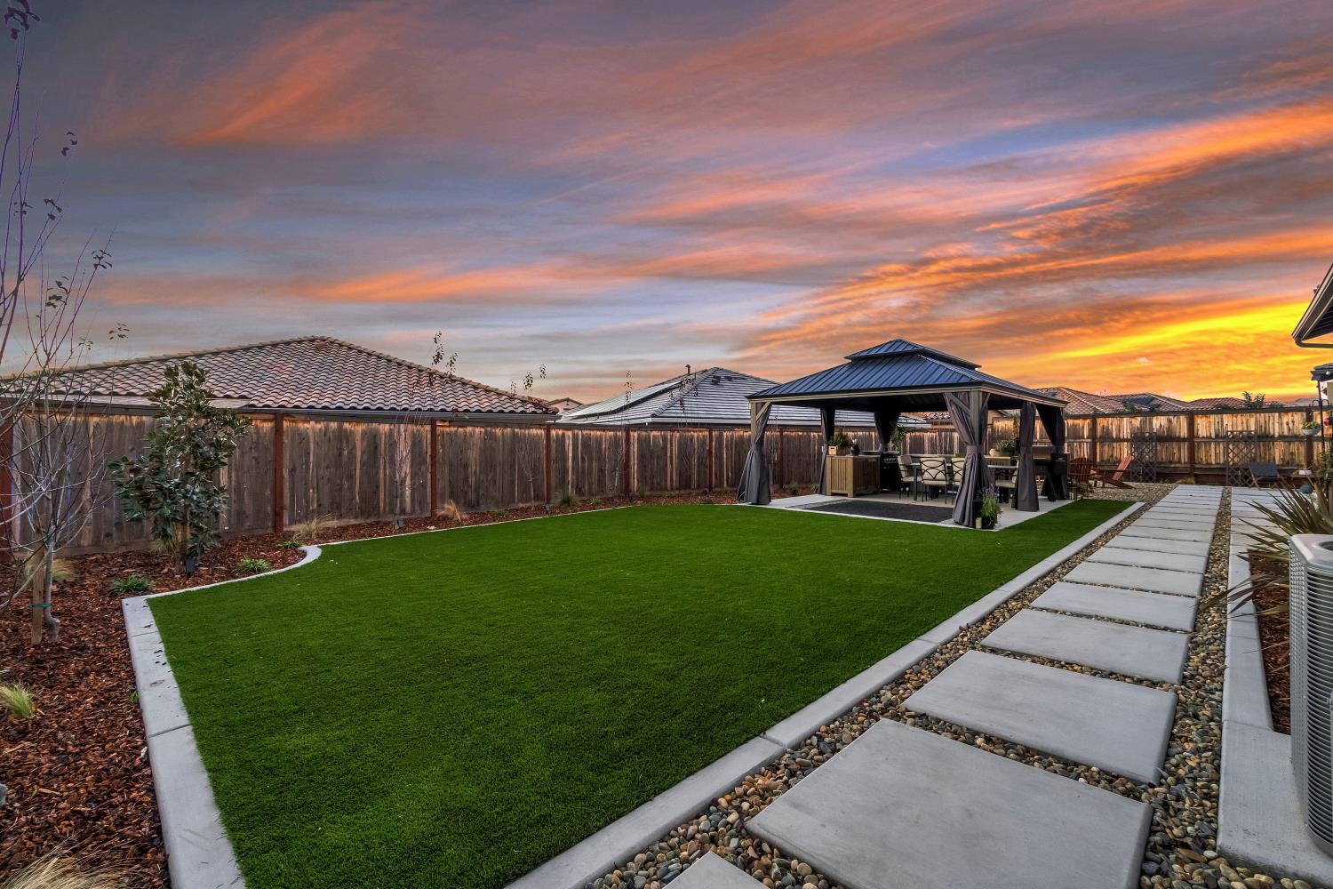 1048 Treasure Hills Dr, Madera, CA 93636