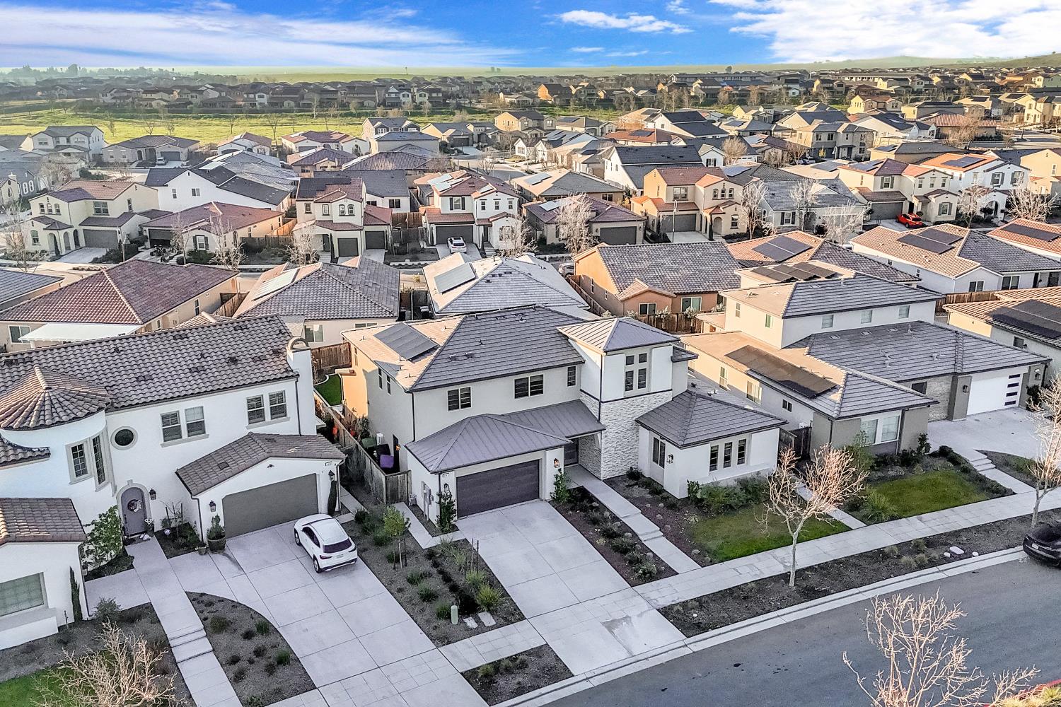 1048 Treasure Hills Dr, Madera, CA 93636