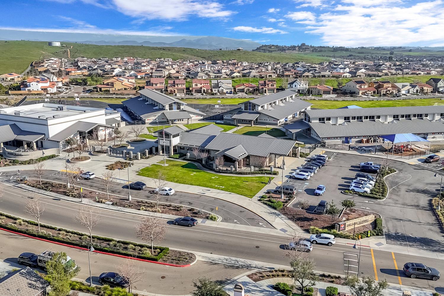 1048 Treasure Hills Dr, Madera, CA 93636