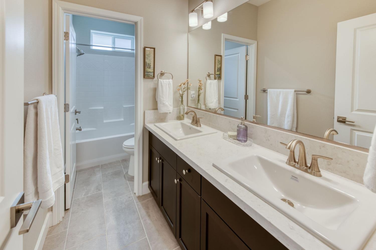 1178 Wildflower Ave, Madera, CA 93636