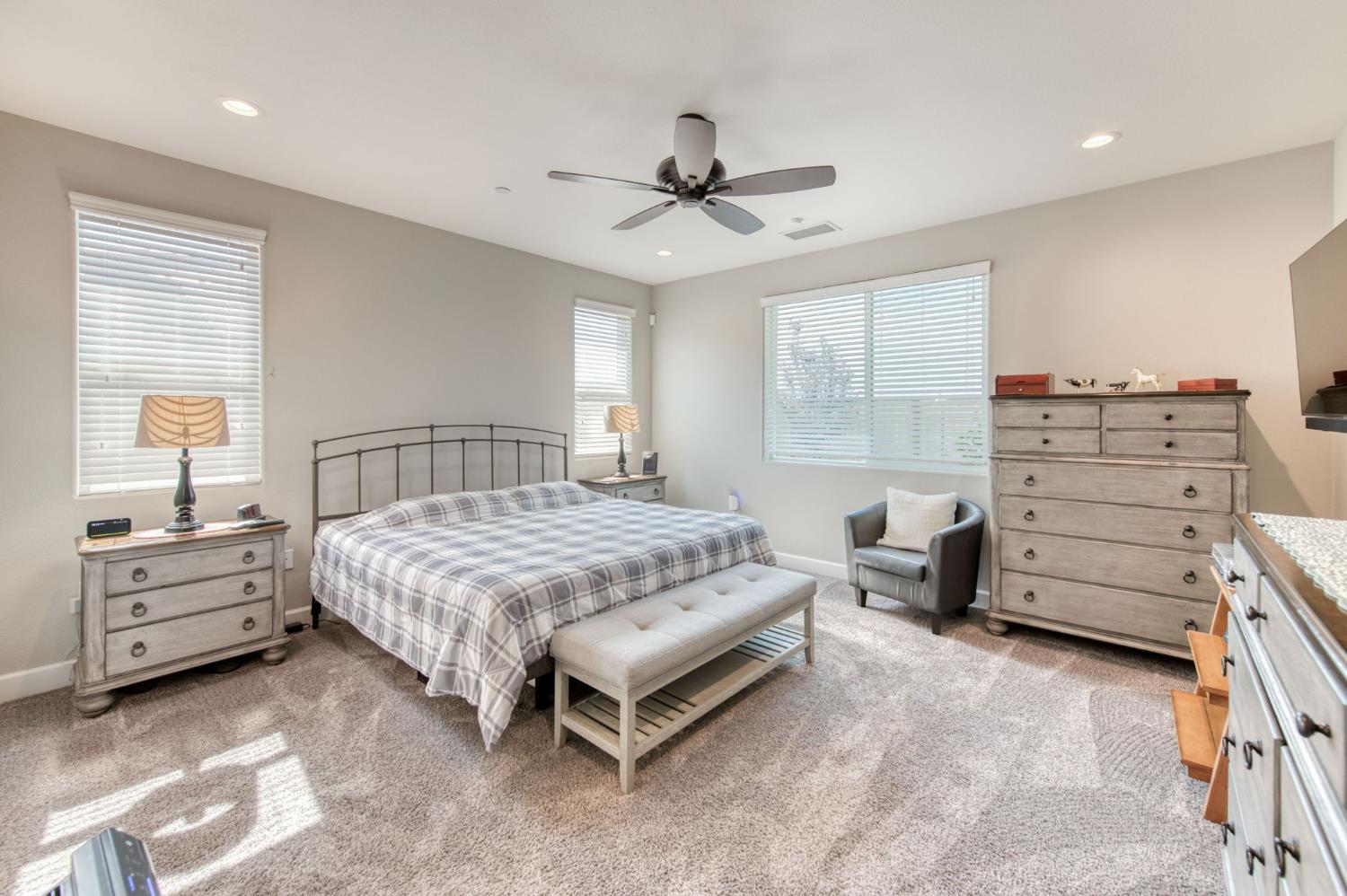 1178 Wildflower Ave, Madera, CA 93636