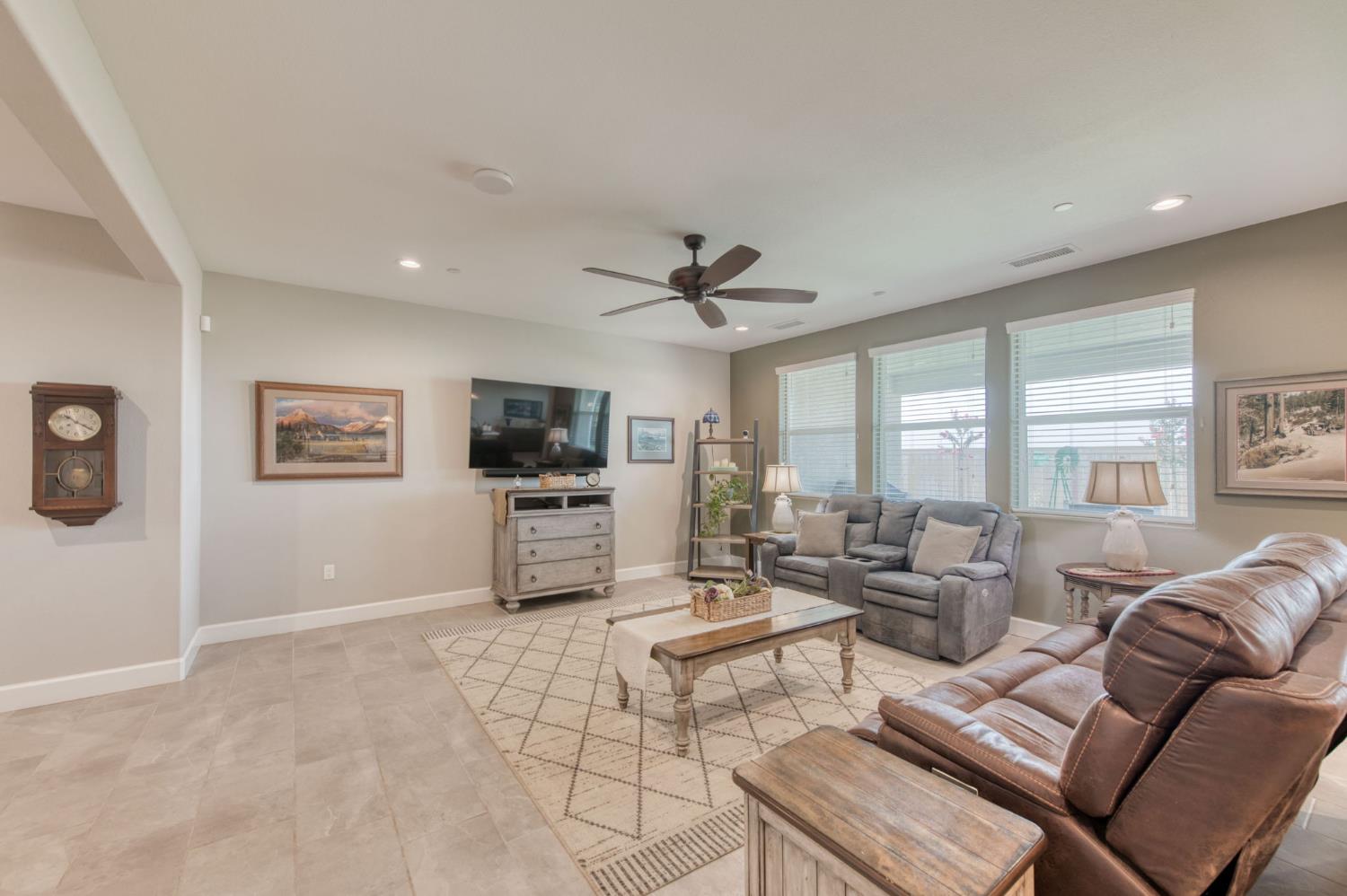 1178 Wildflower Ave, Madera, CA 93636