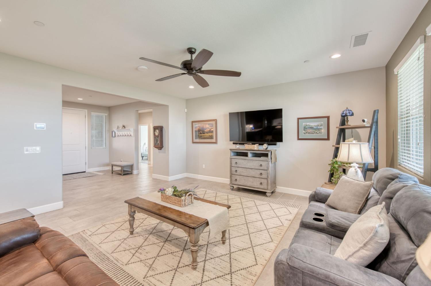 1178 Wildflower Ave, Madera, CA 93636