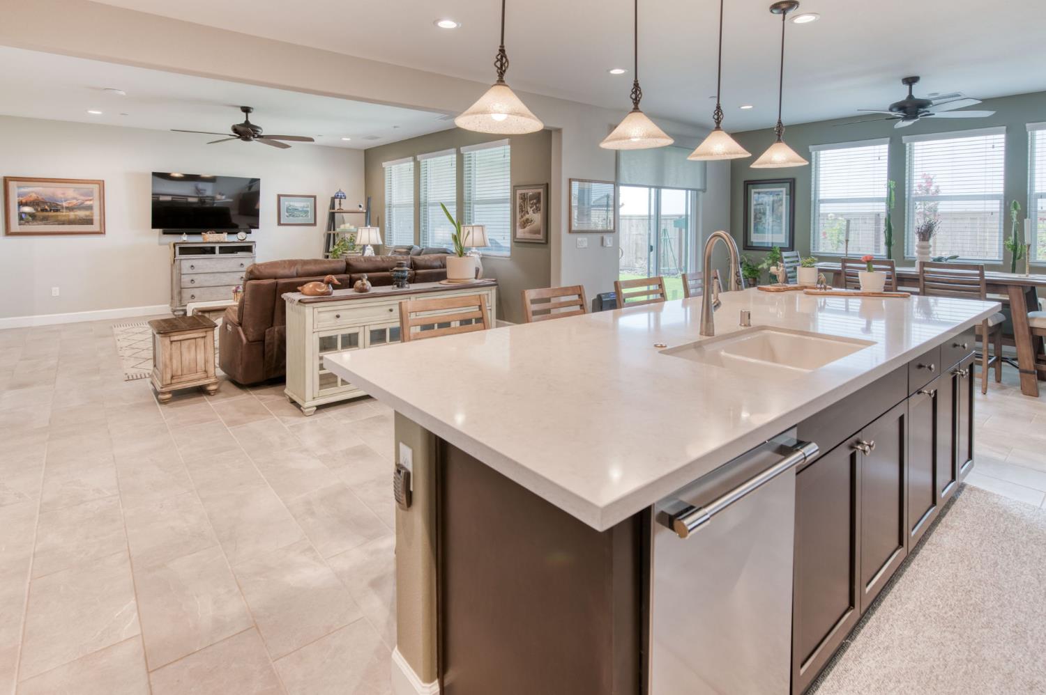 1178 Wildflower Ave, Madera, CA 93636