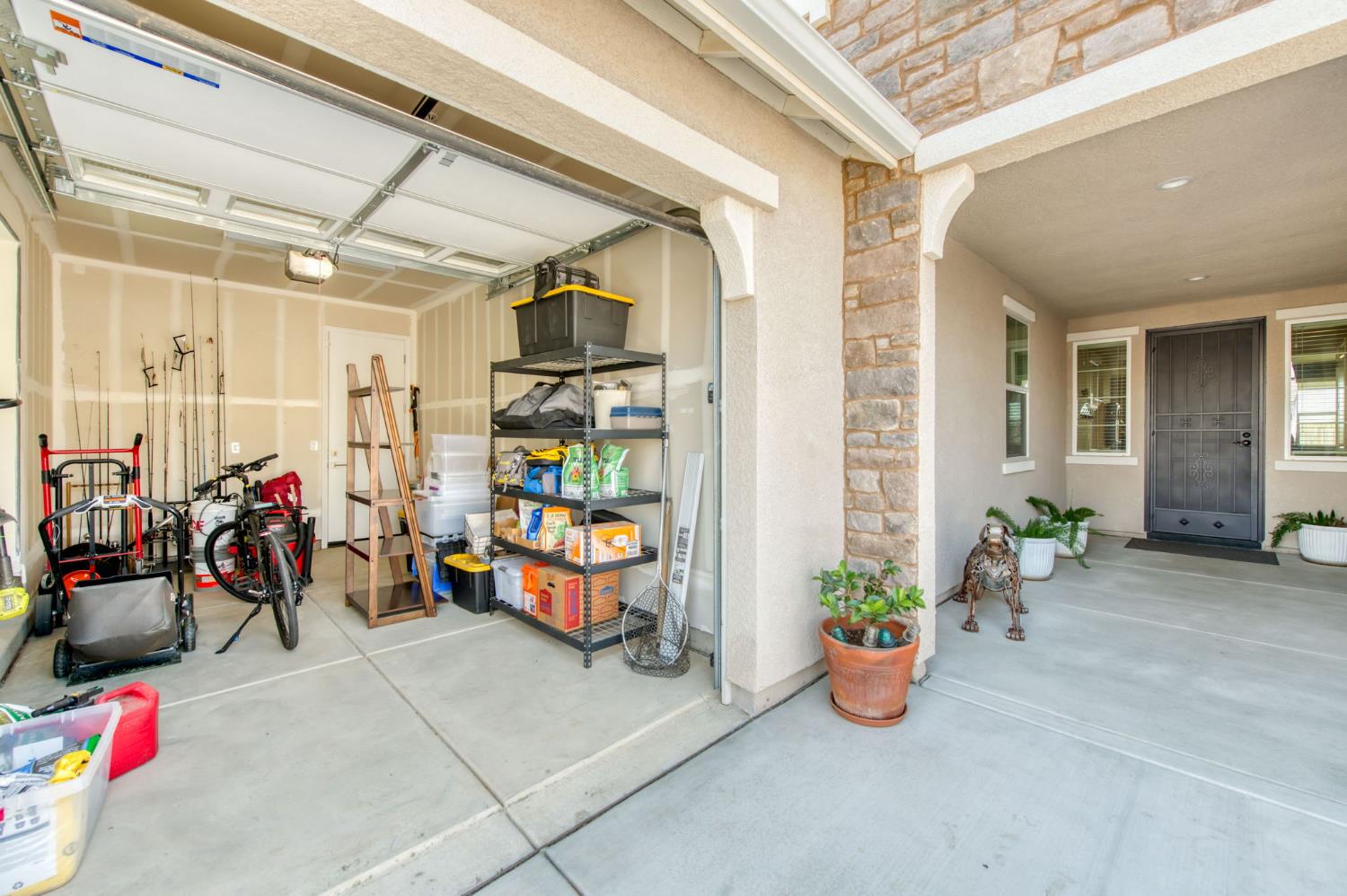 1178 Wildflower Ave, Madera, CA 93636