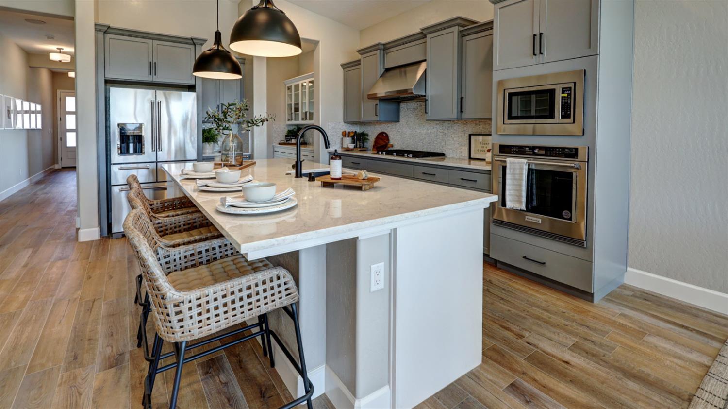 1124 Sophie Dr W, Madera, CA 93636