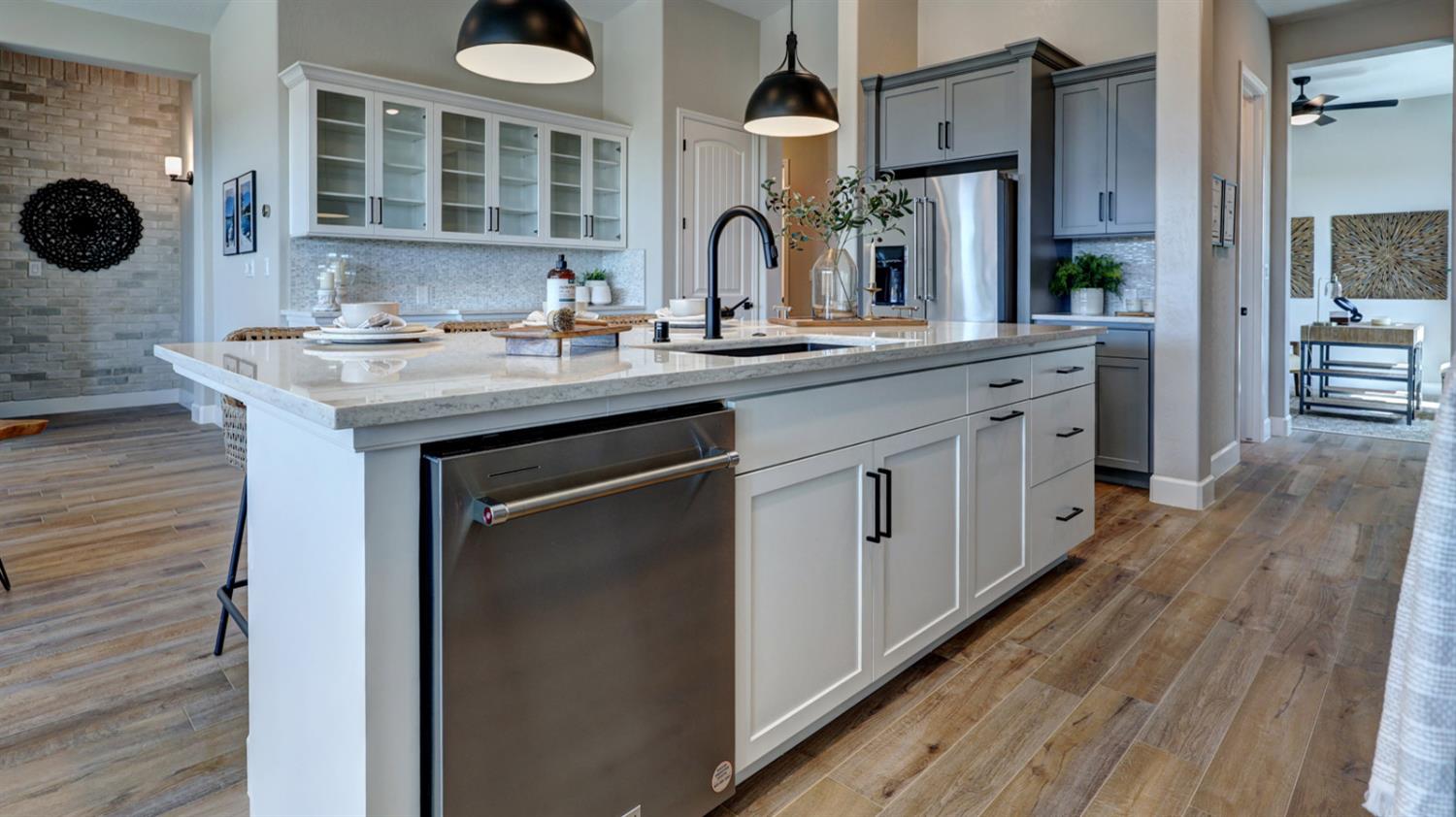 1124 Sophie Dr W, Madera, CA 93636