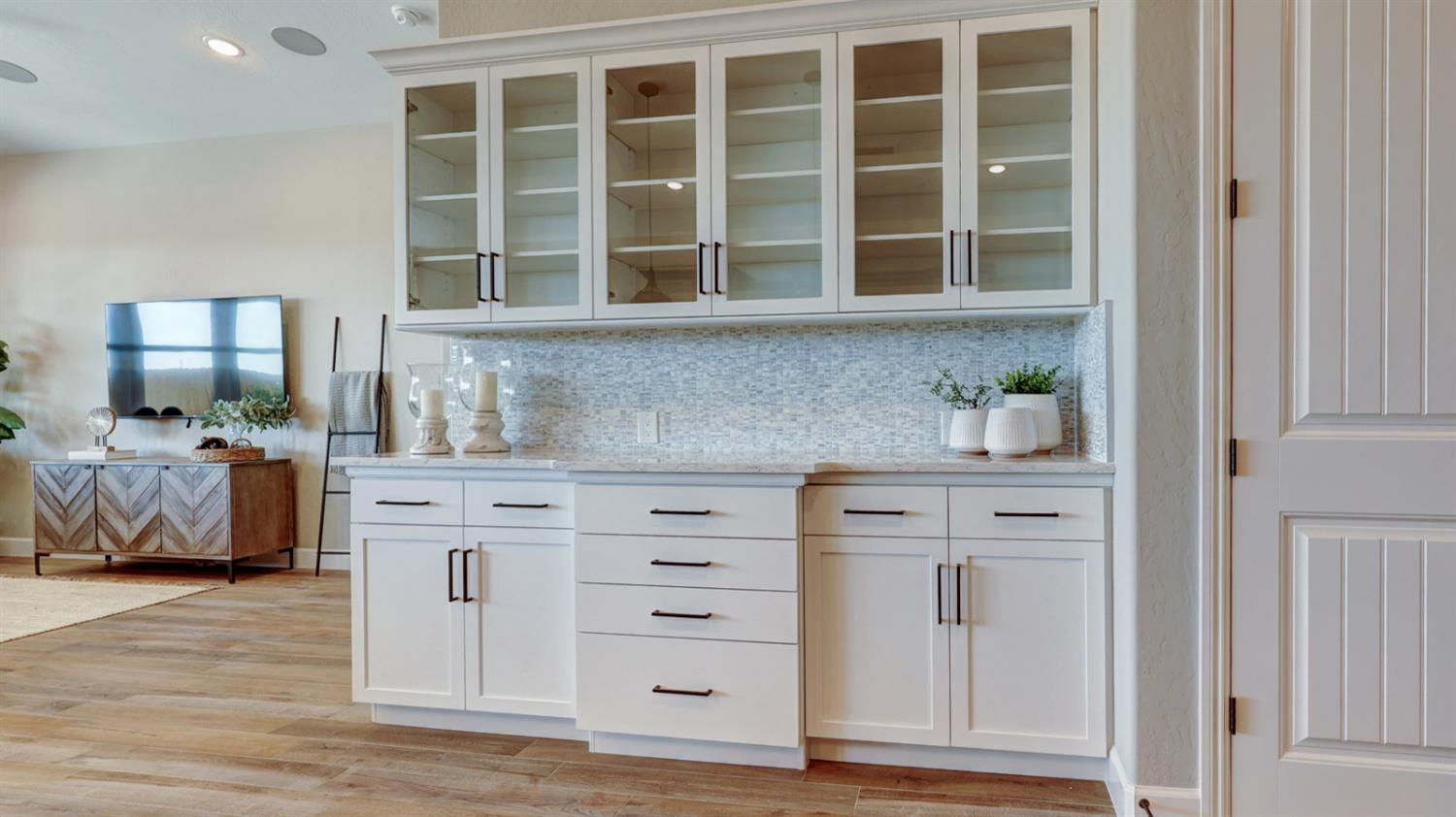 1124 Sophie Dr W, Madera, CA 93636