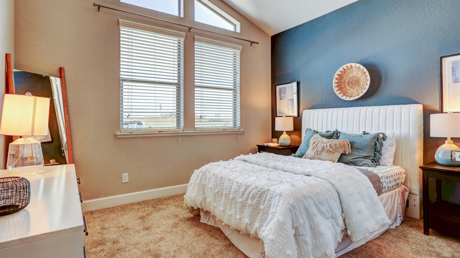 1124 Sophie Dr W, Madera, CA 93636