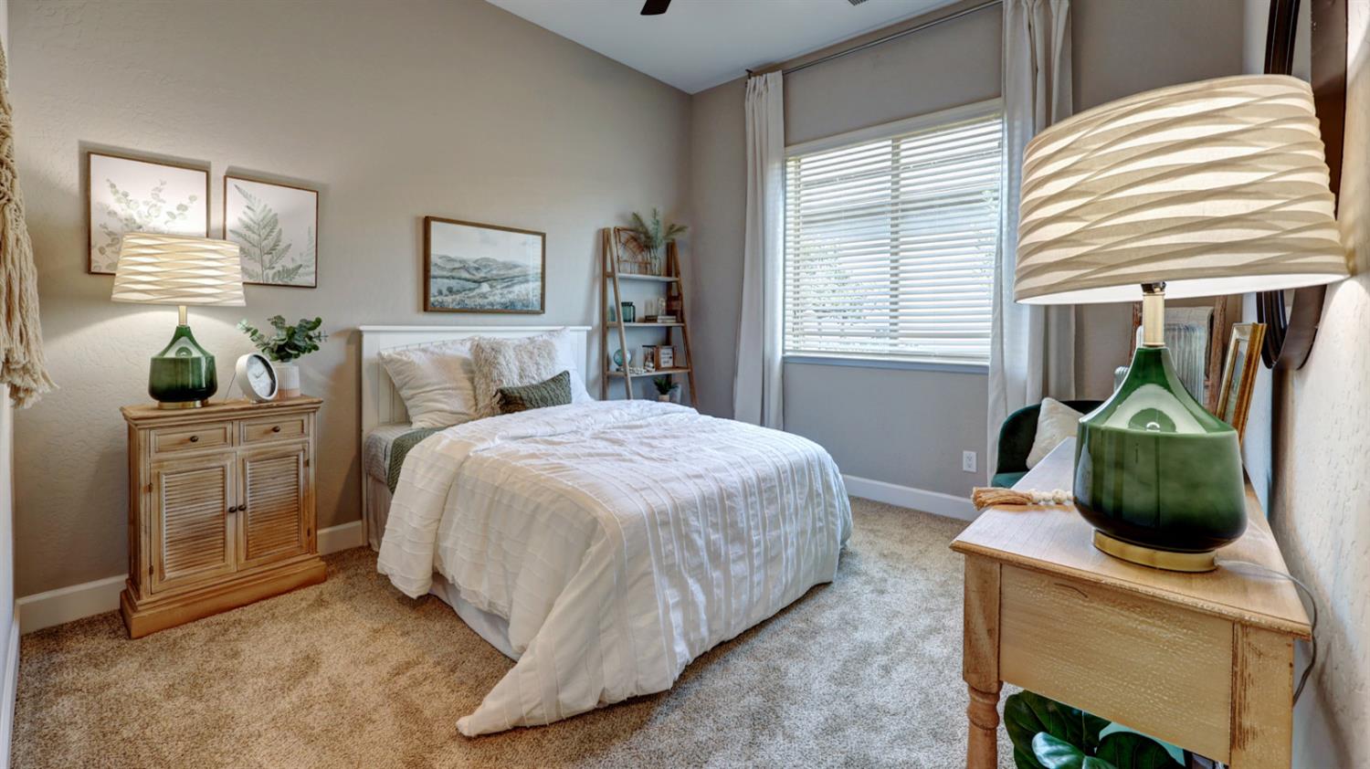 1124 Sophie Dr W, Madera, CA 93636