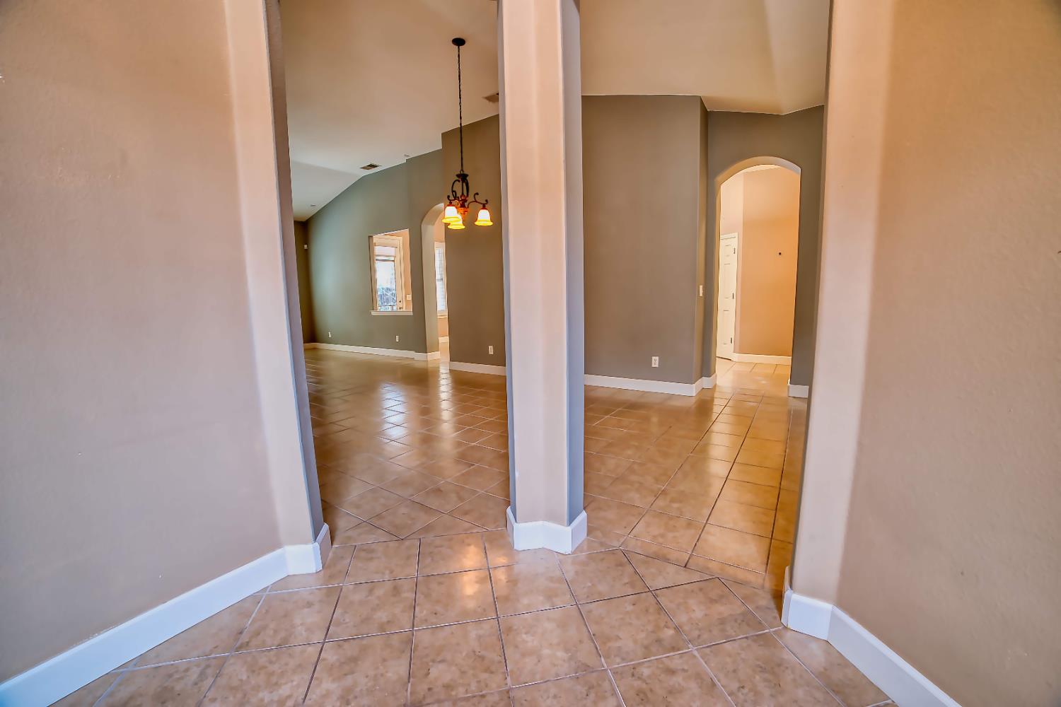 6009 W Goux Ave, Fresno, CA 93722