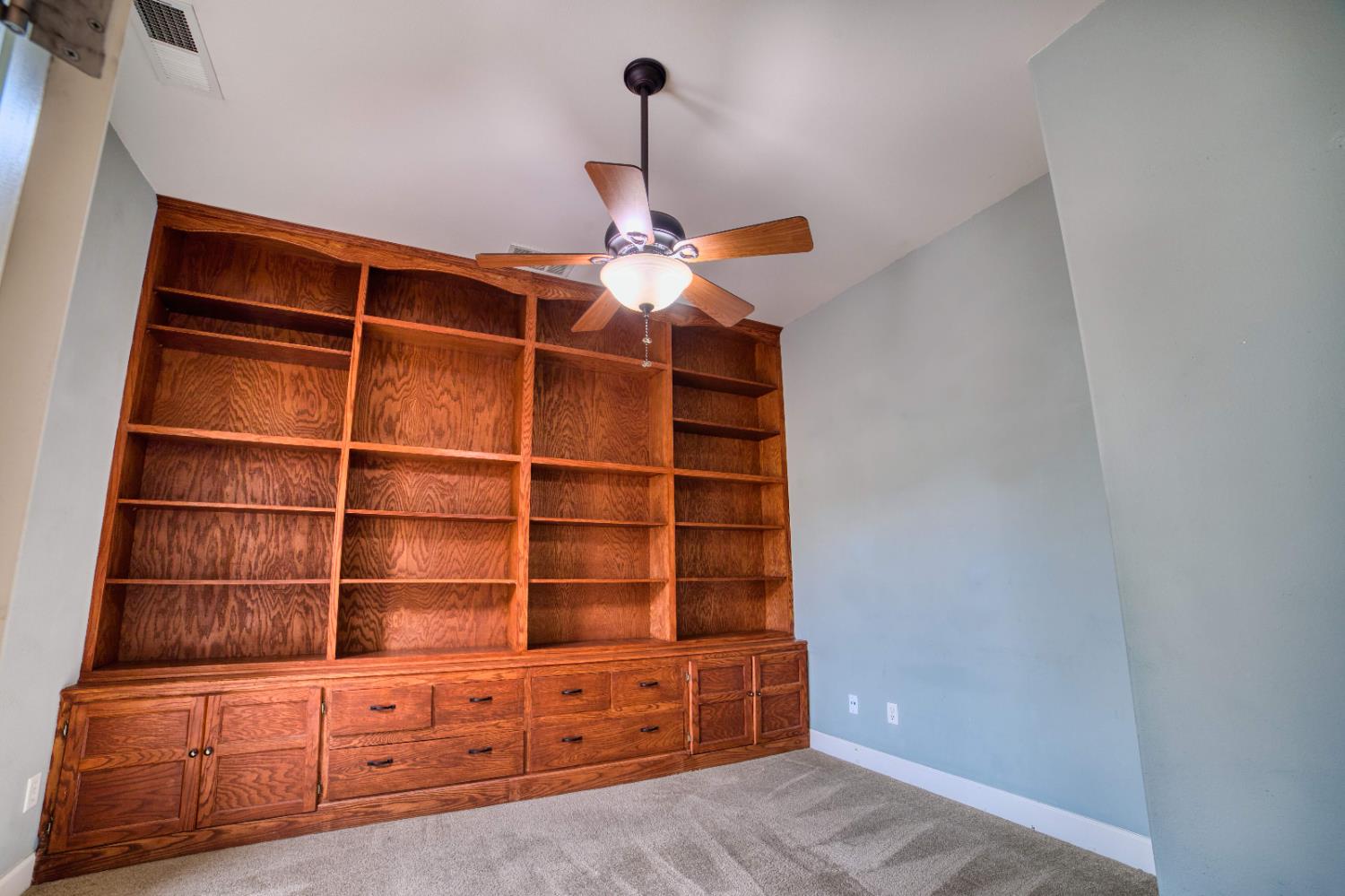 6009 W Goux Ave, Fresno, CA 93722