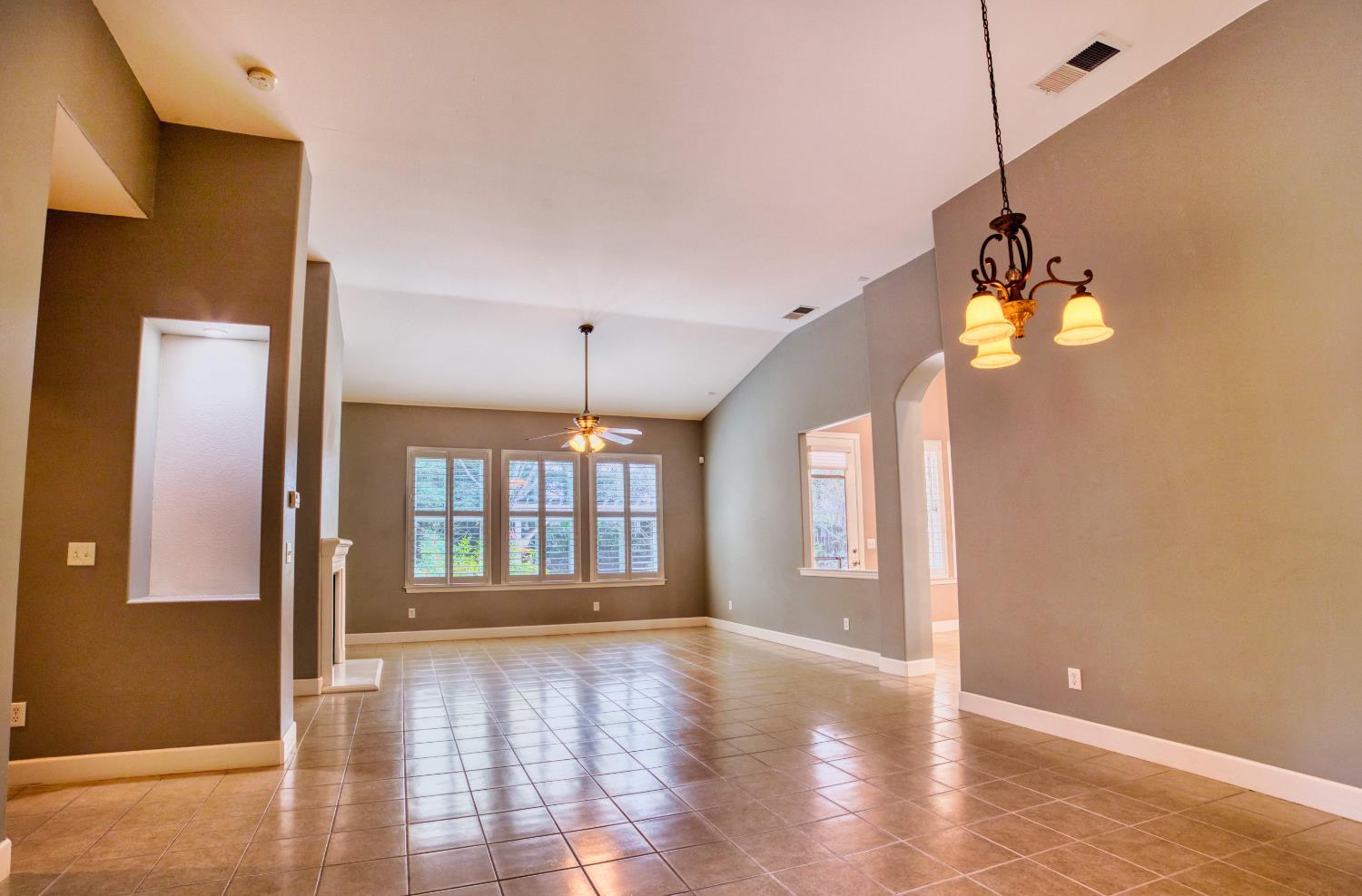 6009 W Goux Ave, Fresno, CA 93722