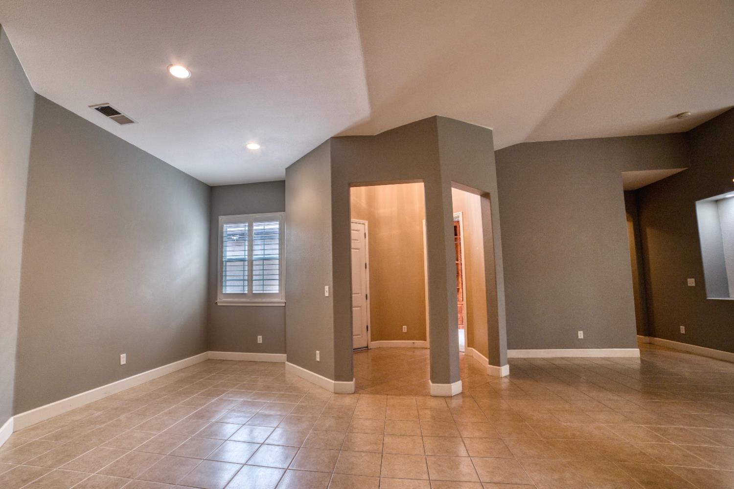 6009 W Goux Ave, Fresno, CA 93722