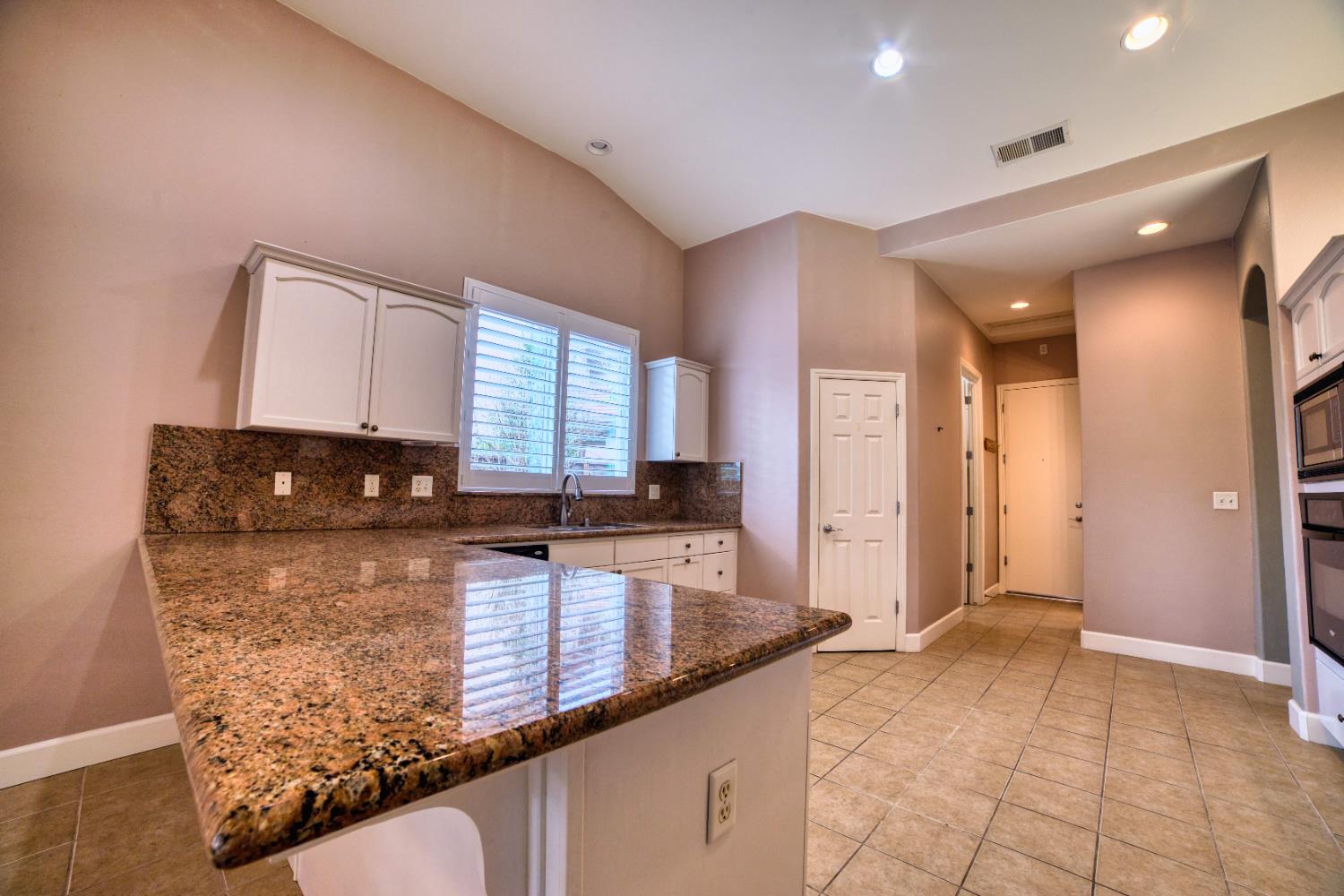 6009 W Goux Ave, Fresno, CA 93722