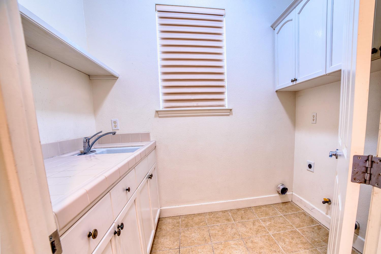 6009 W Goux Ave, Fresno, CA 93722