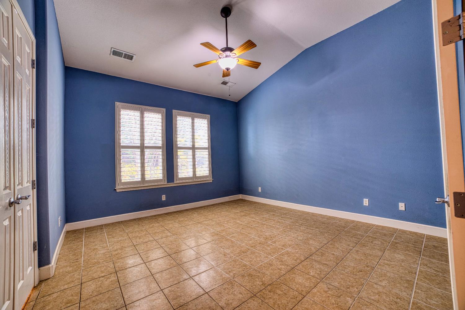 6009 W Goux Ave, Fresno, CA 93722