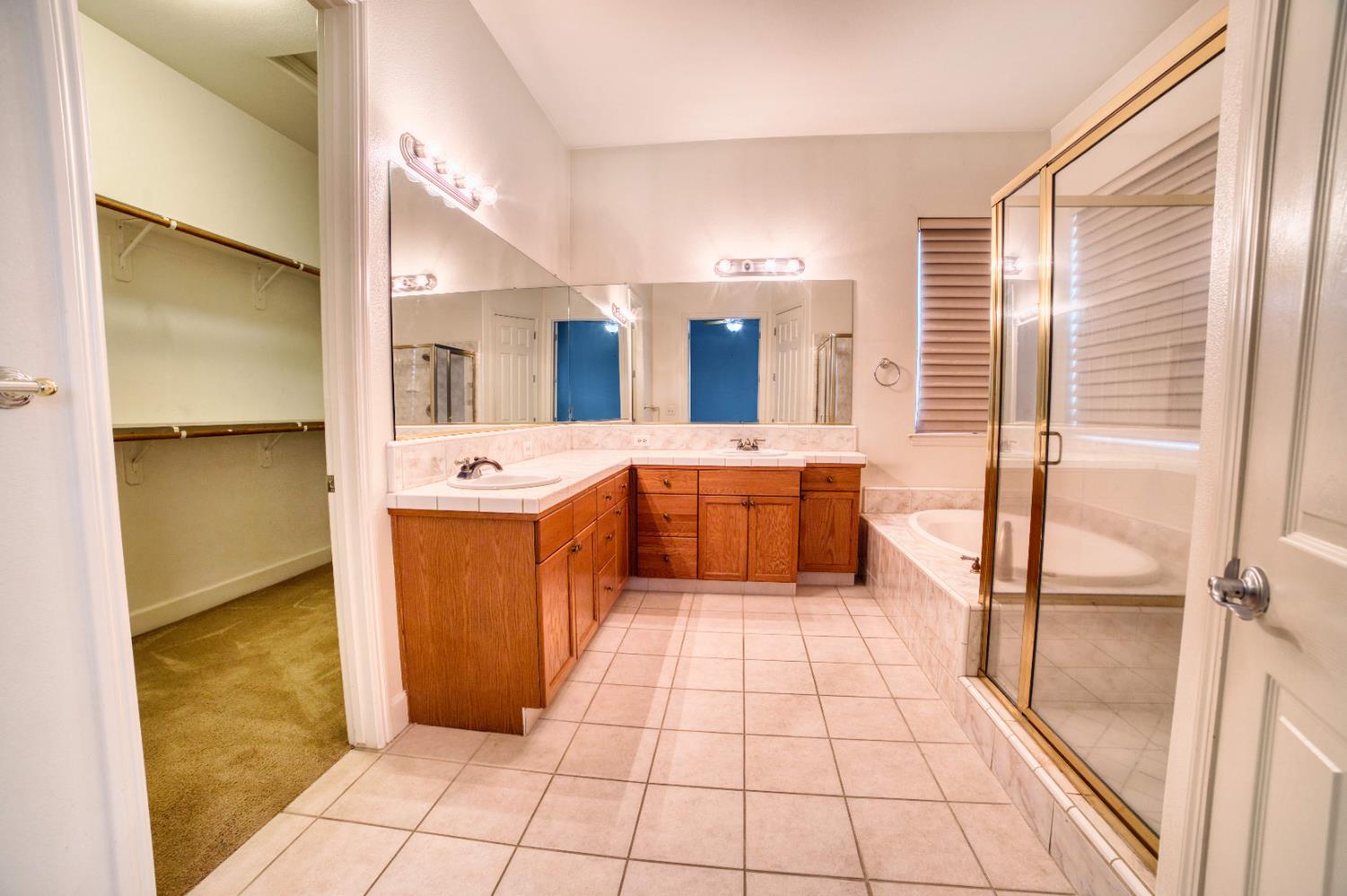 6009 W Goux Ave, Fresno, CA 93722