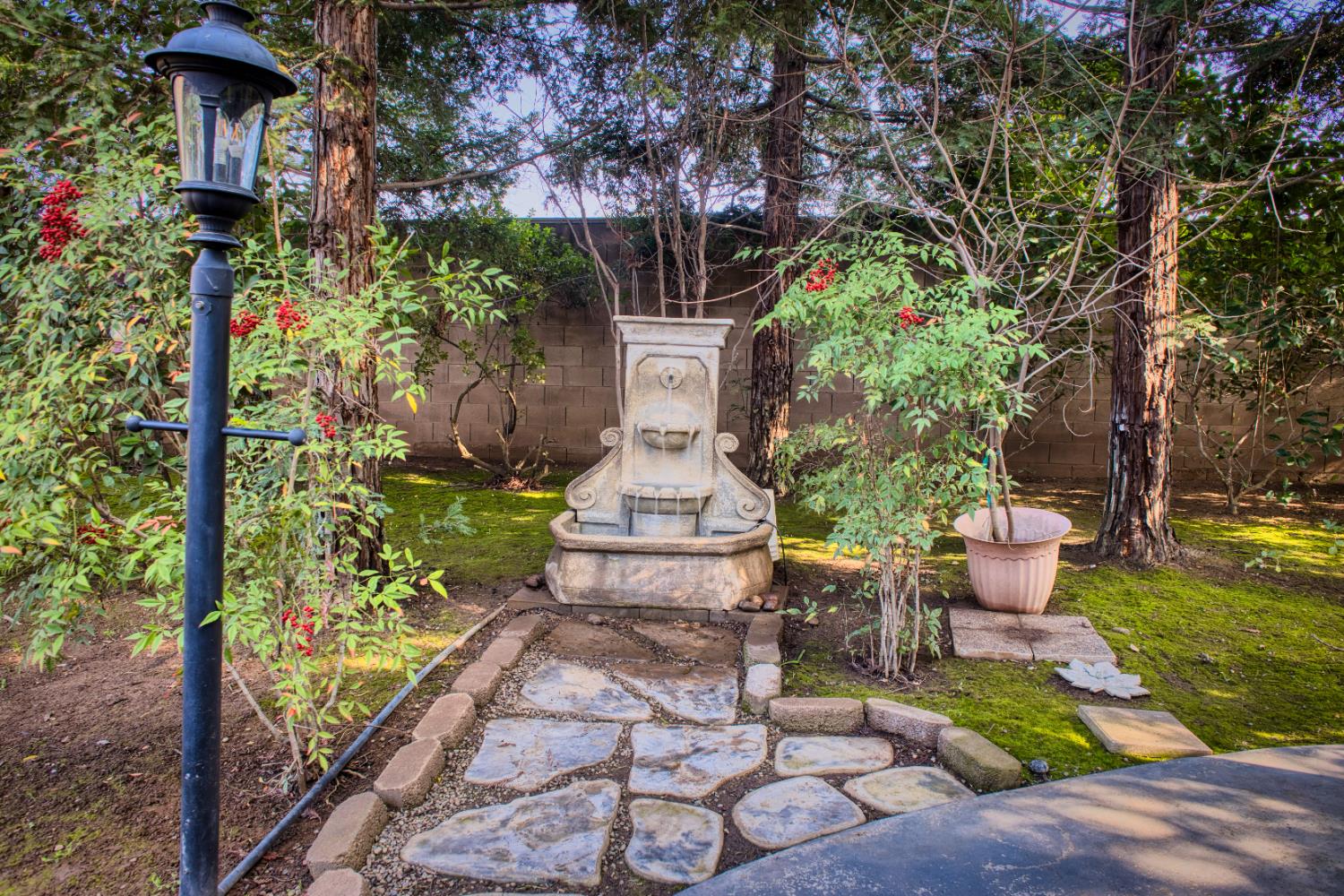 6009 W Goux Ave, Fresno, CA 93722