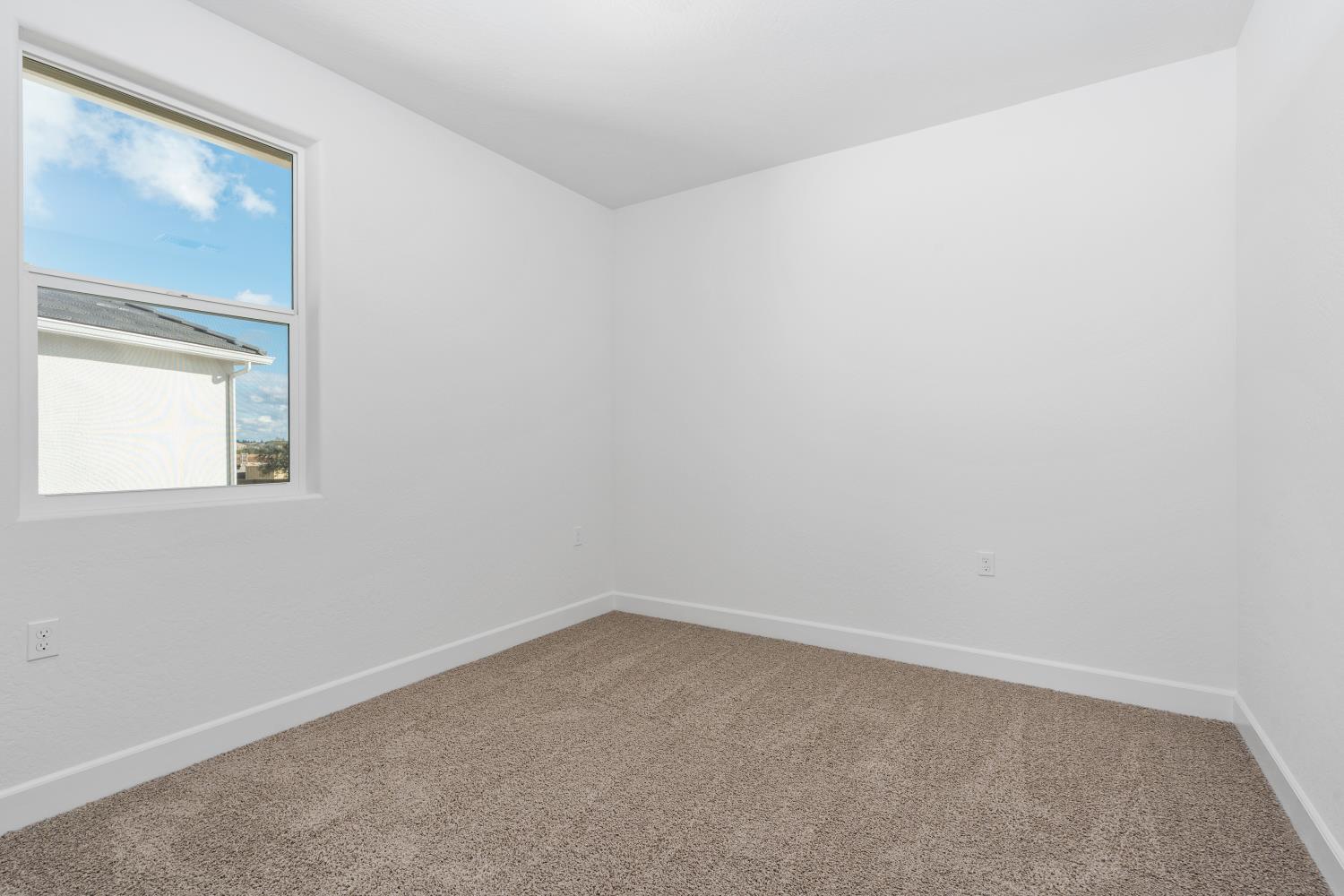 1146 Ponderosa Way W, Madera, CA 93636