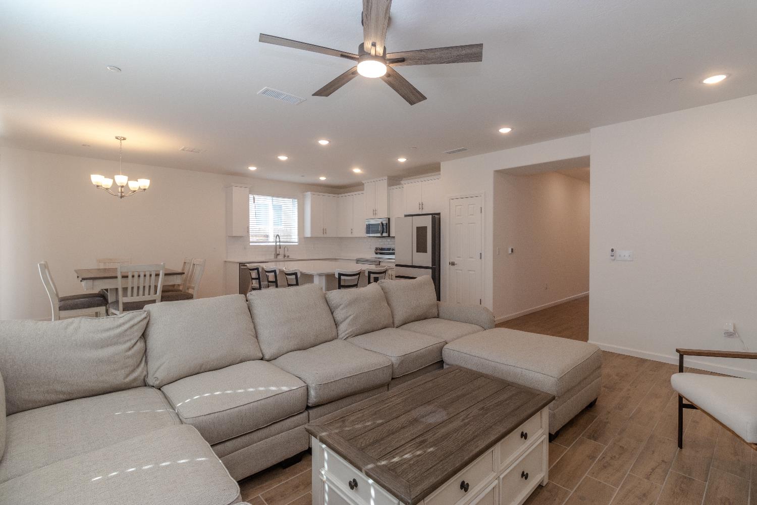 1158 Encore Way W, Madera, CA 93636