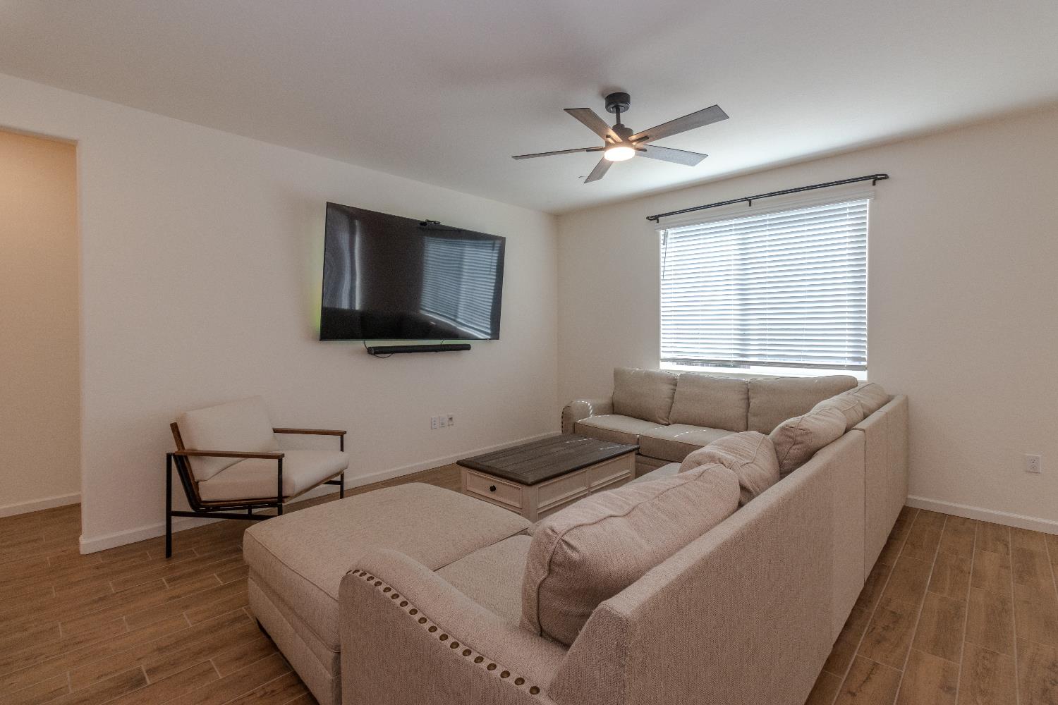 1158 Encore Way W, Madera, CA 93636