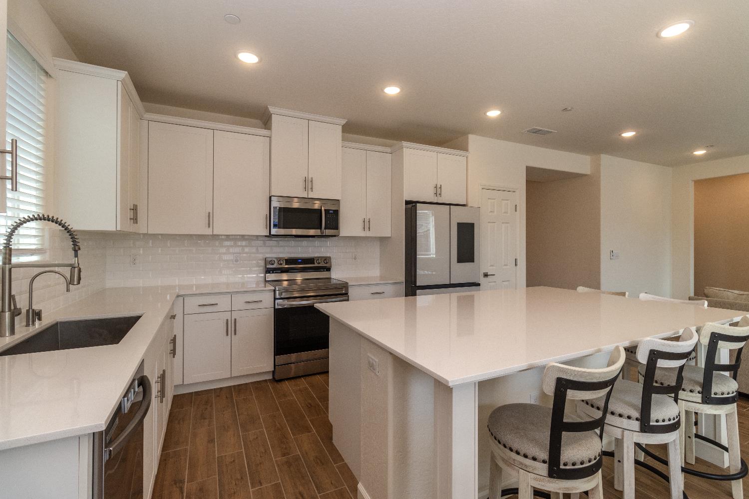 1158 Encore Way W, Madera, CA 93636