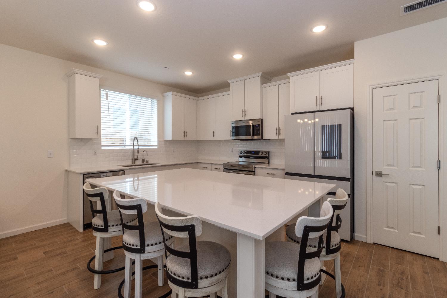 1158 Encore Way W, Madera, CA 93636