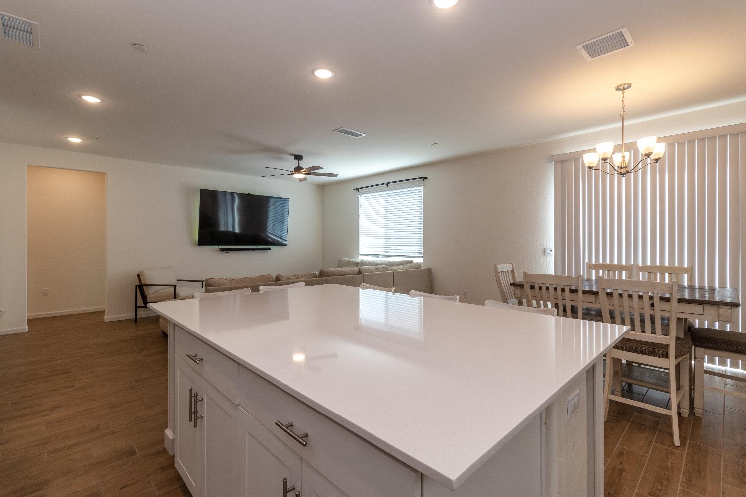 1158 Encore Way W, Madera, CA 93636