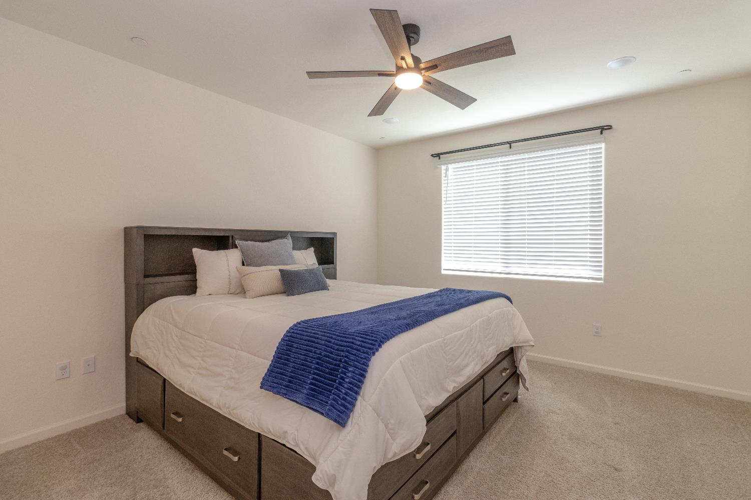 1158 Encore Way W, Madera, CA 93636