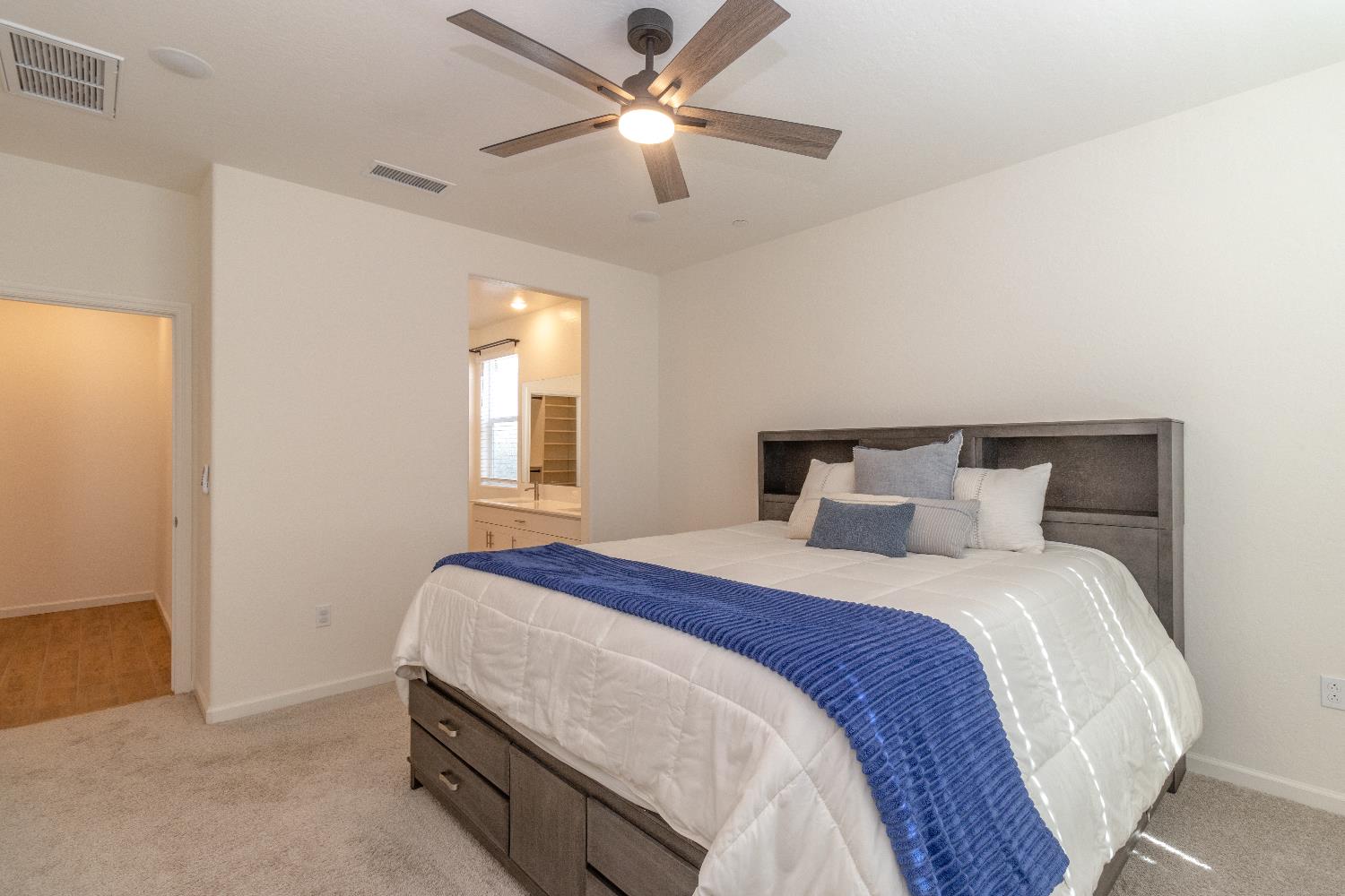 1158 Encore Way W, Madera, CA 93636