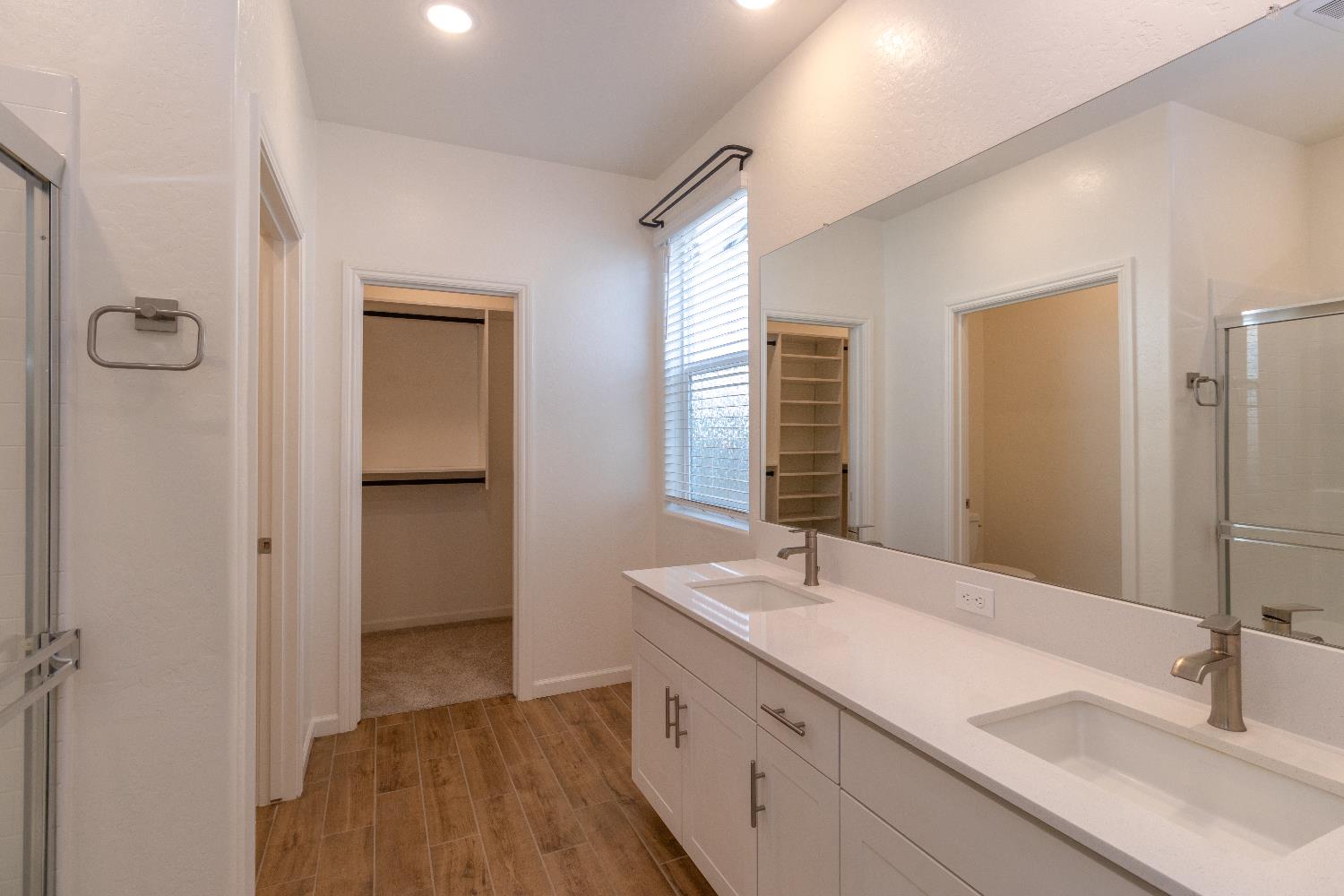 1158 Encore Way W, Madera, CA 93636