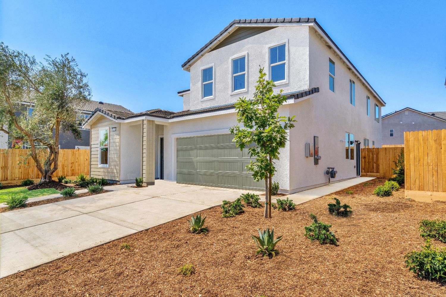 966 Deerhorn Dr W, Madera, CA 93636