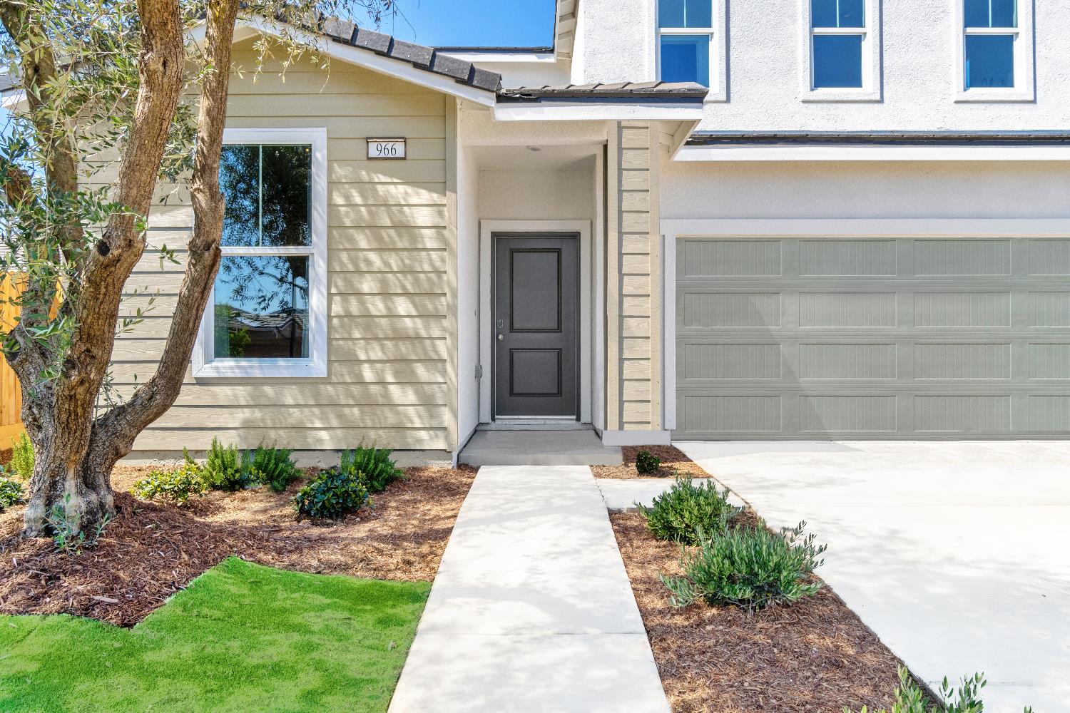 966 Deerhorn Dr W, Madera, CA 93636