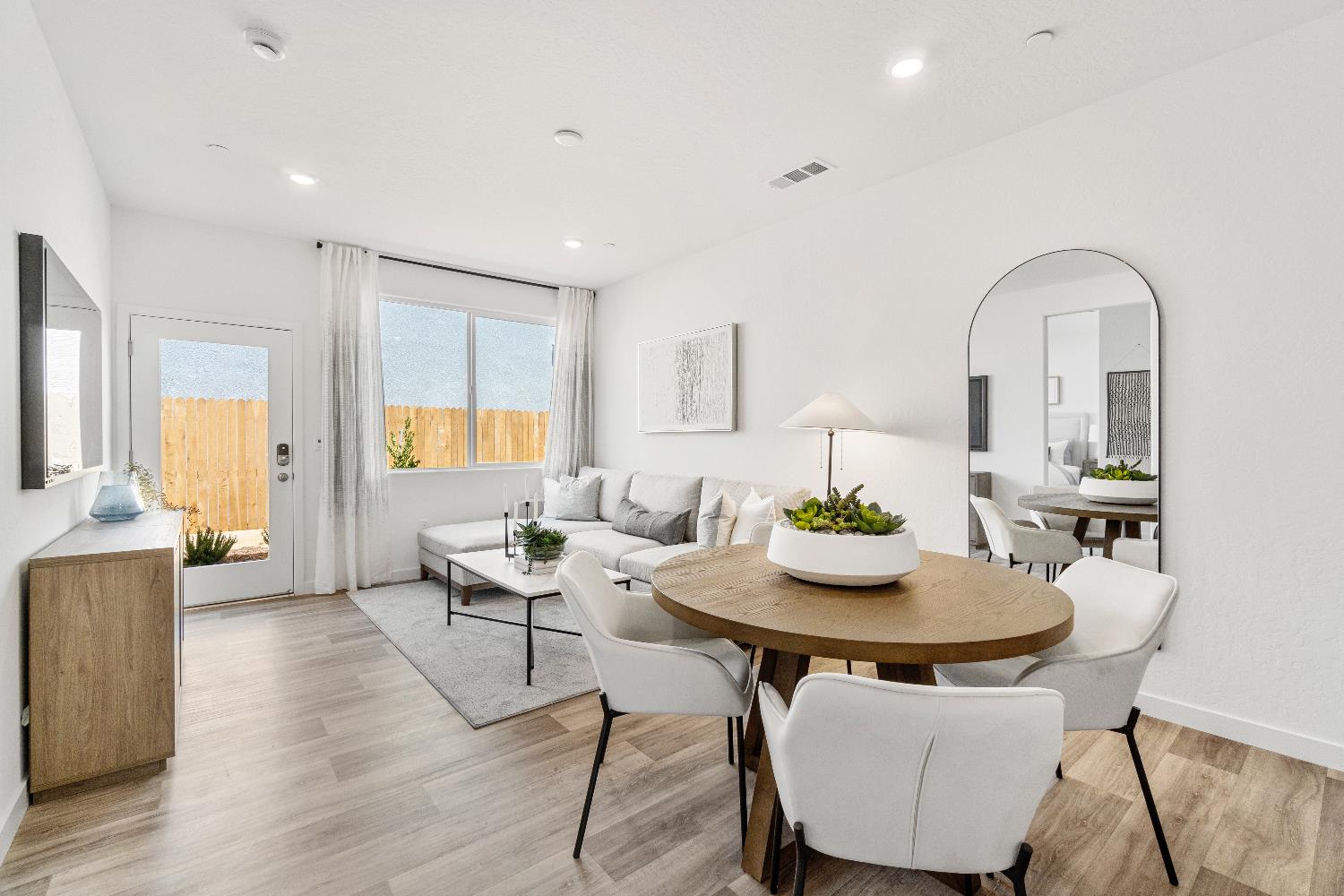 966 Deerhorn Dr W, Madera, CA 93636