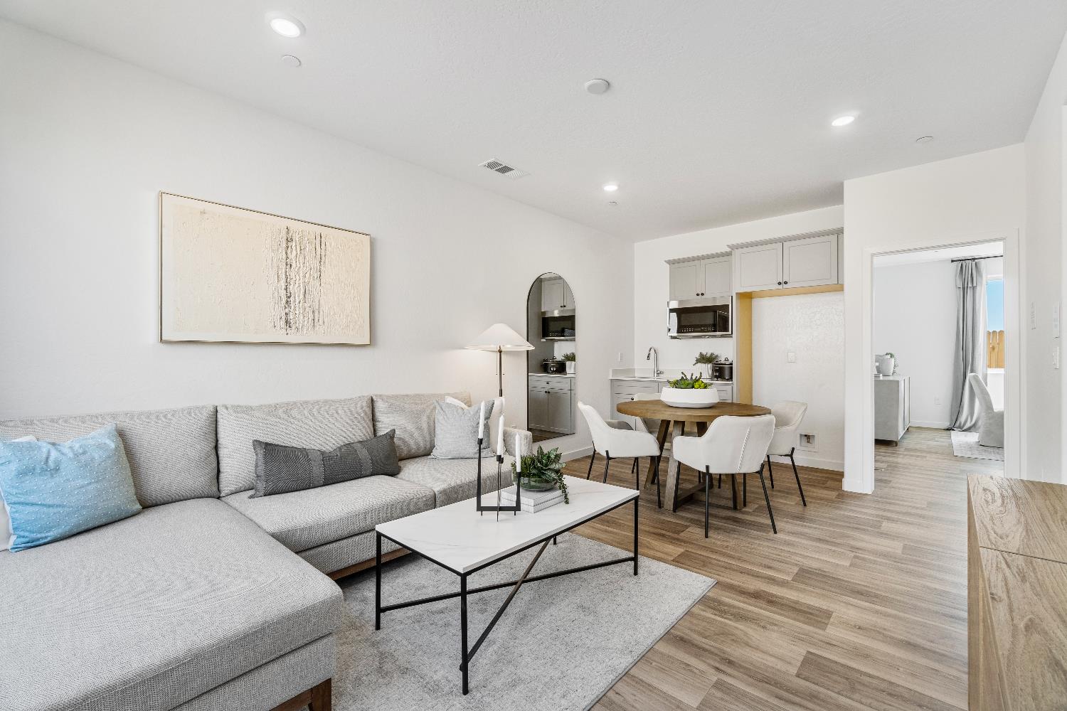 966 Deerhorn Dr W, Madera, CA 93636